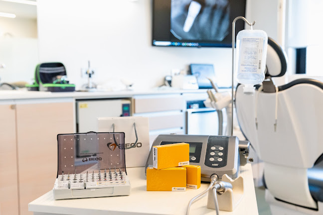 Dentalna oprema i implantoloski materijali